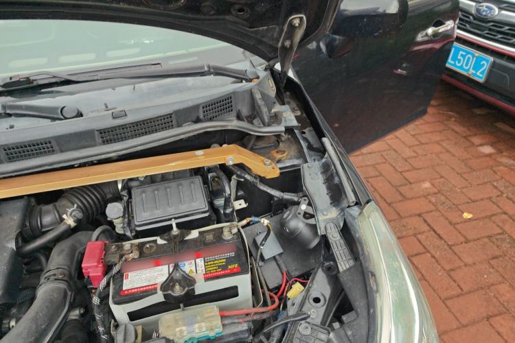Used Venucia D50 2013 1.6L Automatic Fashion Edition Engine Bay Left