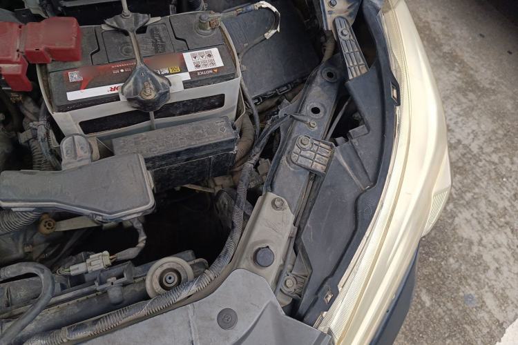 Used Venucia D50 2013 1.6L Manual Luxury Edition Engine Bay Left
