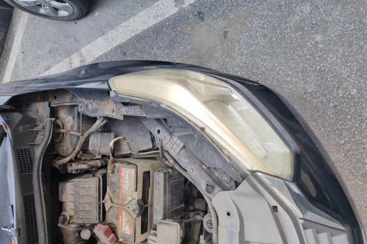 Used Venucia D50 2013 1.6L Manual Luxury Edition Engine Bay Left