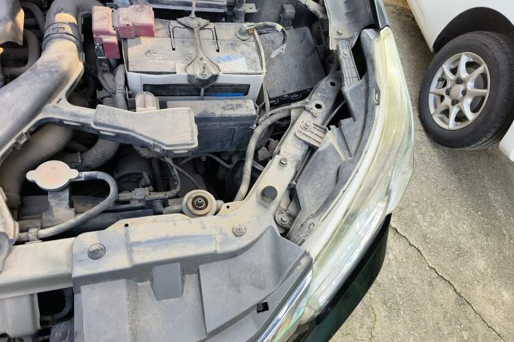 Used Venucia D50 2013 1.6L Automatic Fashion Edition Engine Bay Left
