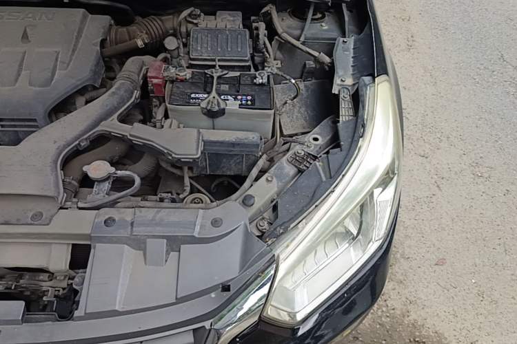 Used Venucia D50 2013 1.6L Automatic Fashion Edition Engine Bay Left
