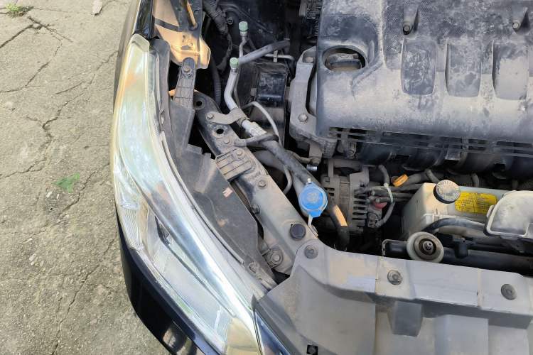 Used Venucia D50 2013 1.6L Automatic Fashion Edition Engine Bay Right
