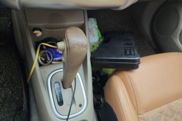 Used Venucia D50 2013 1.6L Automatic Fashion Edition Gear Lever
