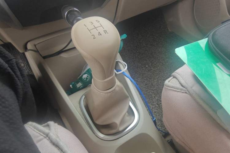 Used Venucia D50 2013 1.6L Manual Fashion Edition Gear Lever