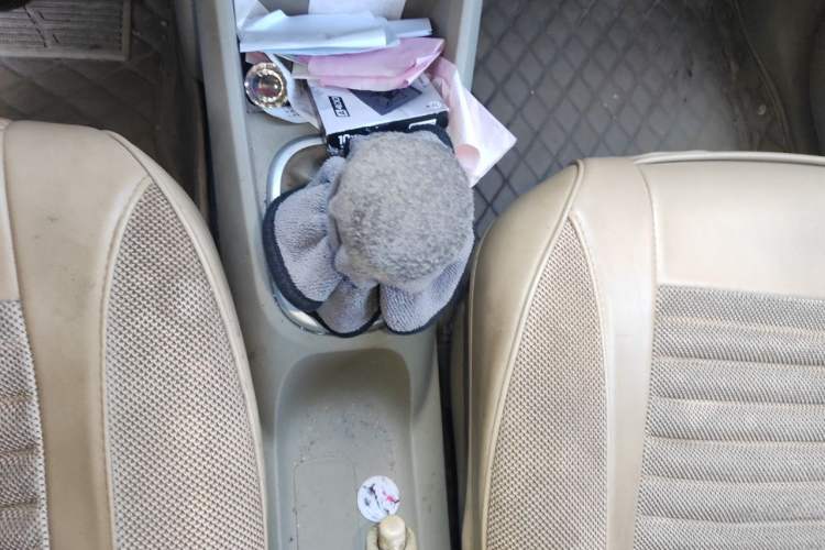 Used Venucia D50 2013 1.6L Manual Luxury Edition Gear Lever