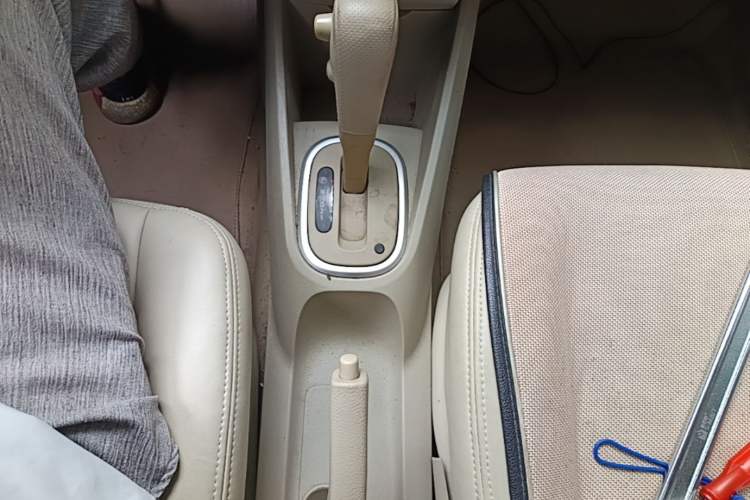 Used Venucia D50 2013 1.6L Automatic Fashion Edition Gear Lever
