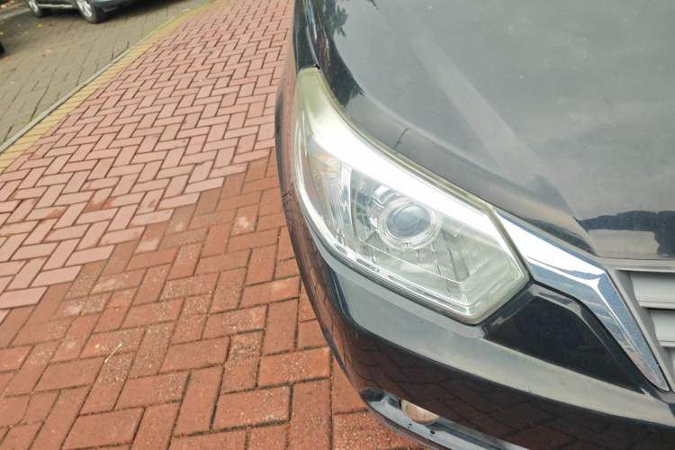 Used Venucia D50 2013 1.6L Automatic Fashion Edition Right Front Headlight