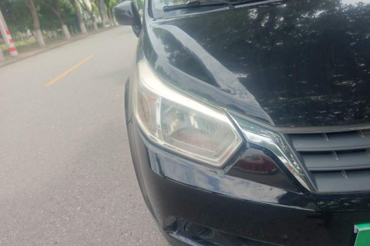 Used Venucia D50 2013 1.6L Manual Fashion Edition Right Front Headlight