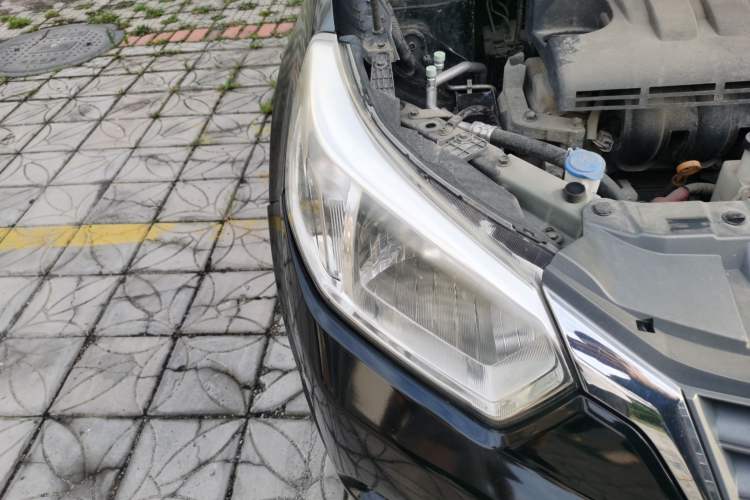 Used Venucia D50 2013 1.6L Manual Luxury Edition Right Front Headlight