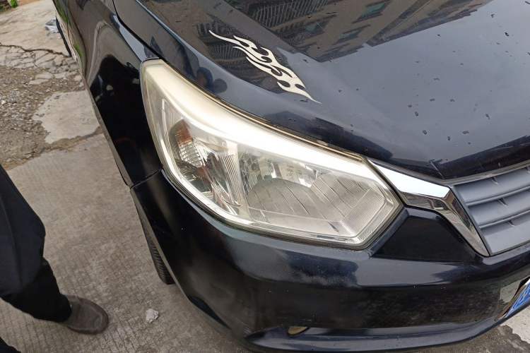 Used Venucia D50 2013 1.6L Manual Luxury Edition Right Front Headlight