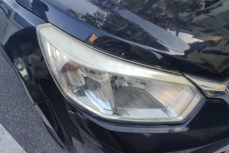 Used Venucia D50 2013 1.6L Manual Luxury Edition Right Front Headlight
