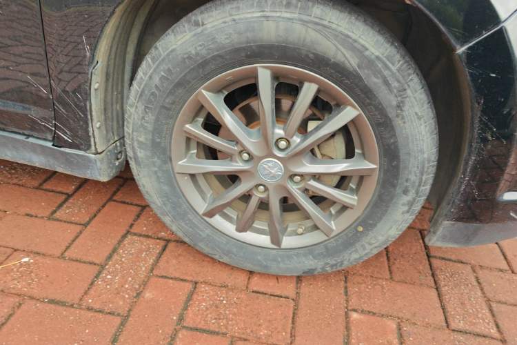Used Venucia D50 2013 1.6L Automatic Fashion Edition Right Front Wheel Hub