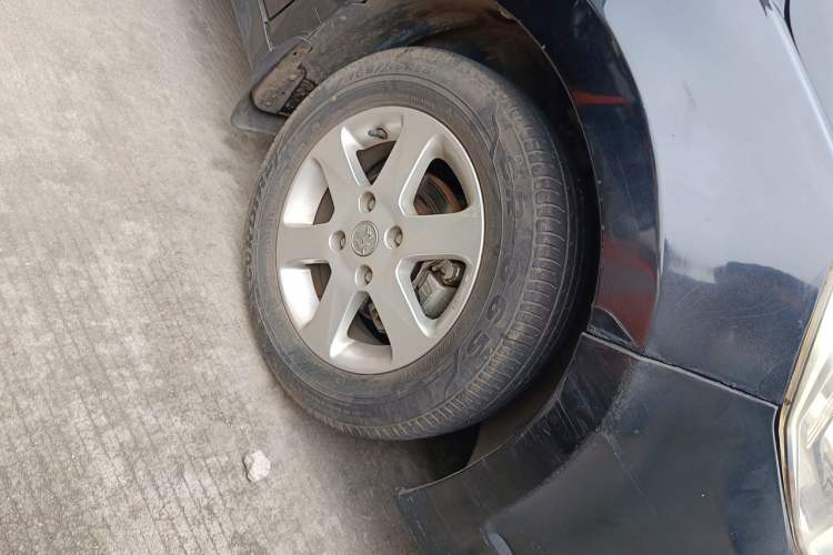 Used Venucia D50 2013 1.6L Manual Luxury Edition Right Front Wheel Hub