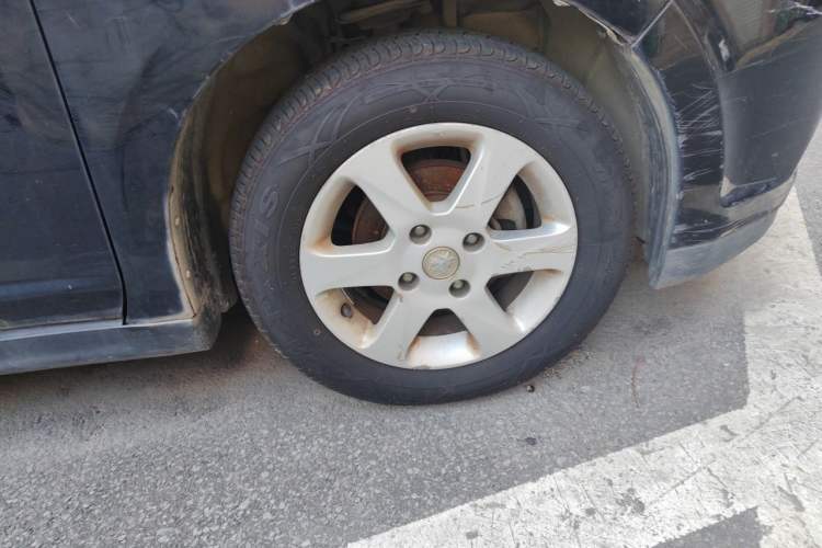 Used Venucia D50 2013 1.6L Manual Luxury Edition Right Front Wheel Hub
