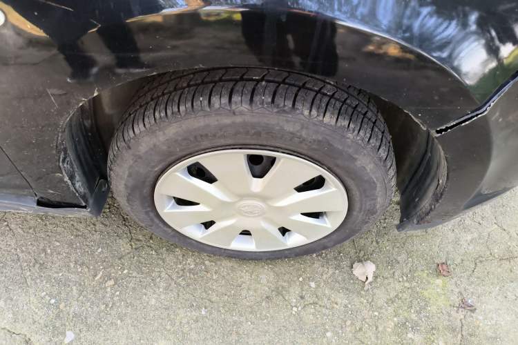 Used Venucia D50 2013 1.6L Automatic Fashion Edition Right Front Wheel Hub