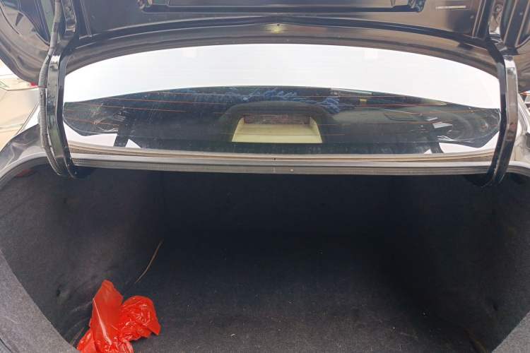 Used Venucia D50 2013 1.6L Manual Luxury Edition Trunk