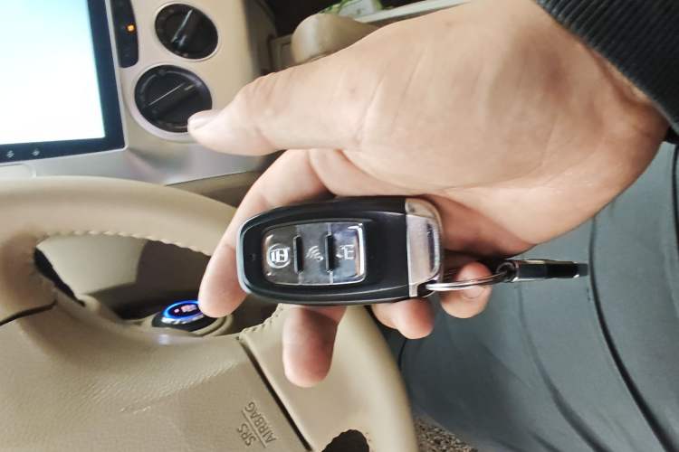 Used Venucia D50 2013 1.6L Automatic Fashion Edition Vehicle Key