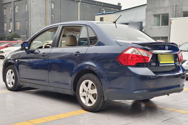 Used Venucia D50 2013 1.6L Automatic Luxury Edition Exterior 5