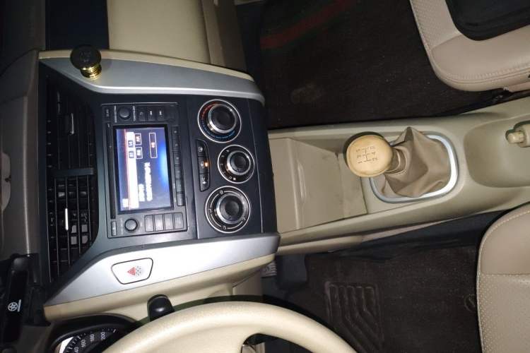 Used Venucia D50 2013 1.6L Manual Fashion Edition Audio And AC Panel