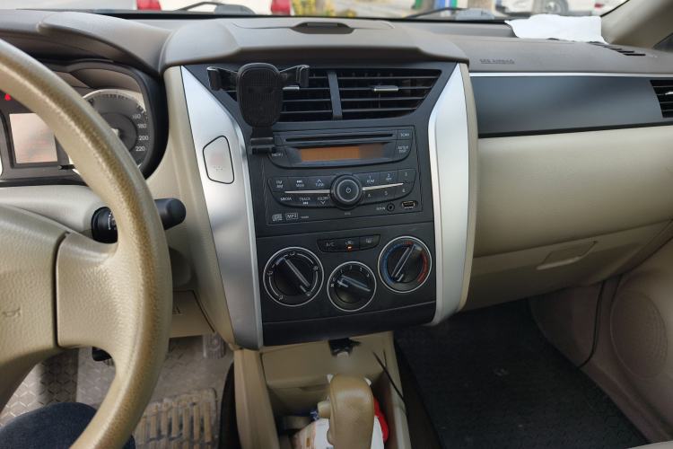 Used Venucia D50 2013 1.6L Automatic Luxury Edition Audio And AC Panel