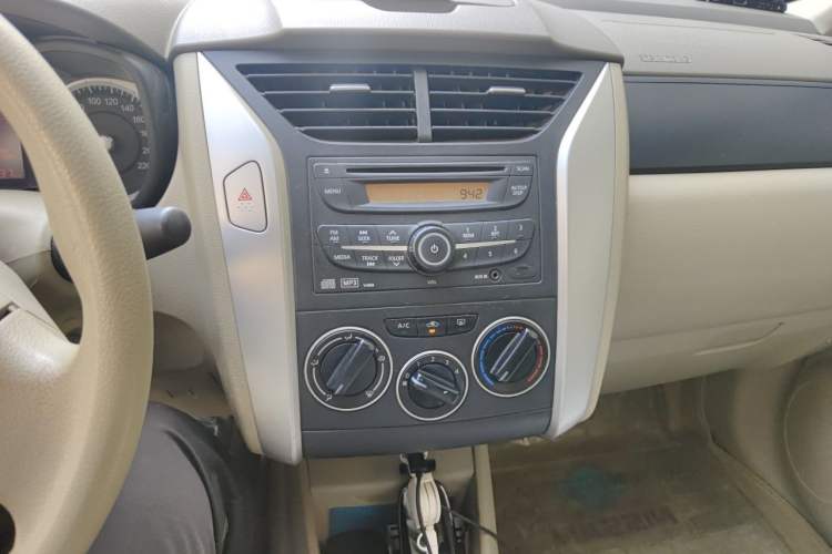 Used Venucia D50 2013 1.6L Manual Fashion Edition Audio And AC Panel