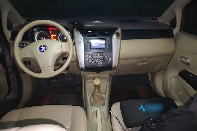 Used Venucia D50 2013 1.6L Manual Fashion Edition Center Console
