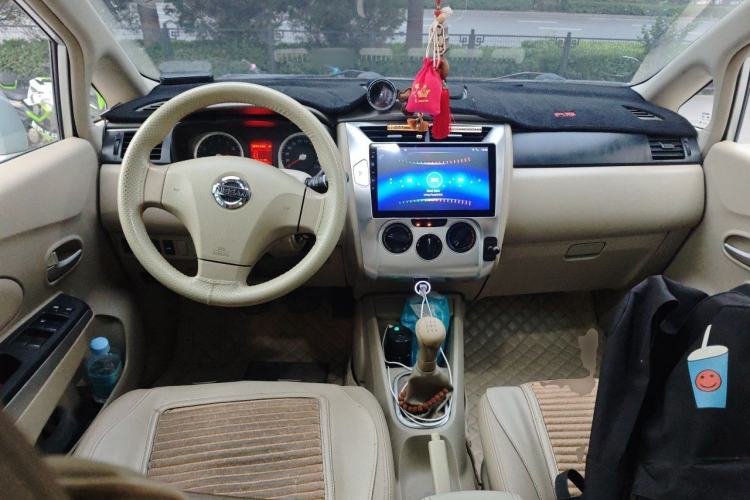 Used Venucia D50 2013 1.6L Manual Luxury Edition Center Console