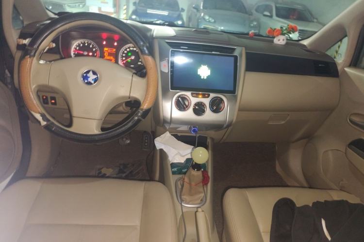 Used Venucia D50 2013 1.6L Manual Luxury Edition Center Console