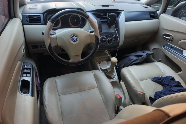 Used Venucia D50 2013 1.6L Manual Luxury Edition Center Console
