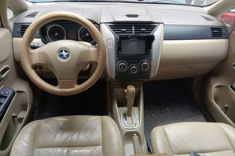 Used Venucia D50 2013 1.6L Automatic Fashion Edition Center Console