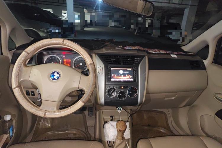 Used Venucia D50 2013 1.6L Manual Fashion Edition Center Console