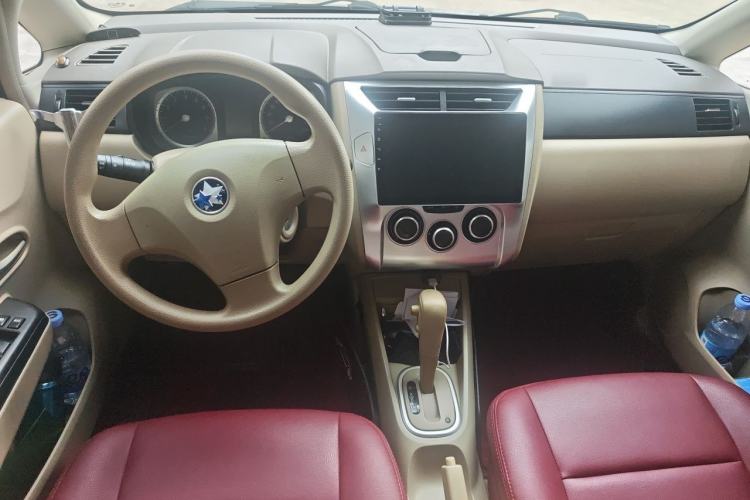 Used Venucia D50 2013 1.6L Automatic Fashion Edition Center Console