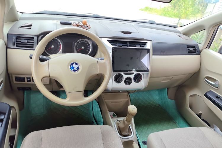 Used Venucia D50 2013 1.6L Manual Fashion Edition Center Console