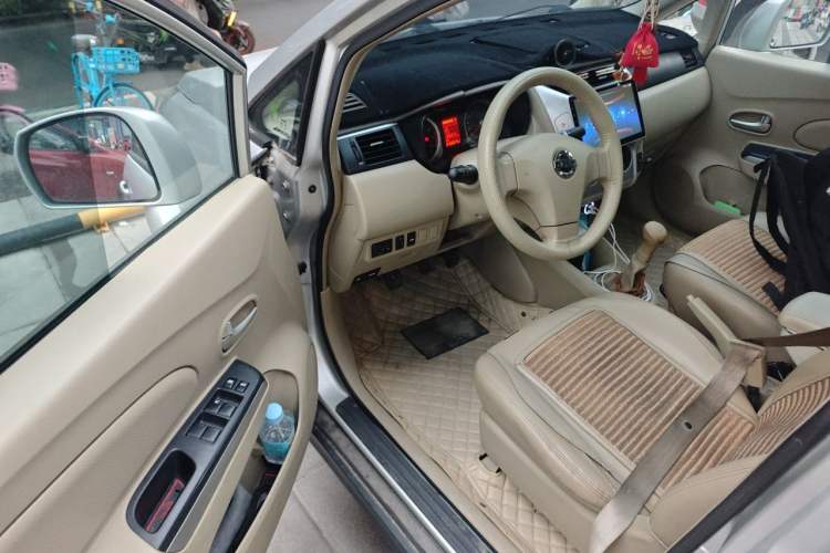 Used Venucia D50 2013 1.6L Manual Luxury Edition Driver Seat