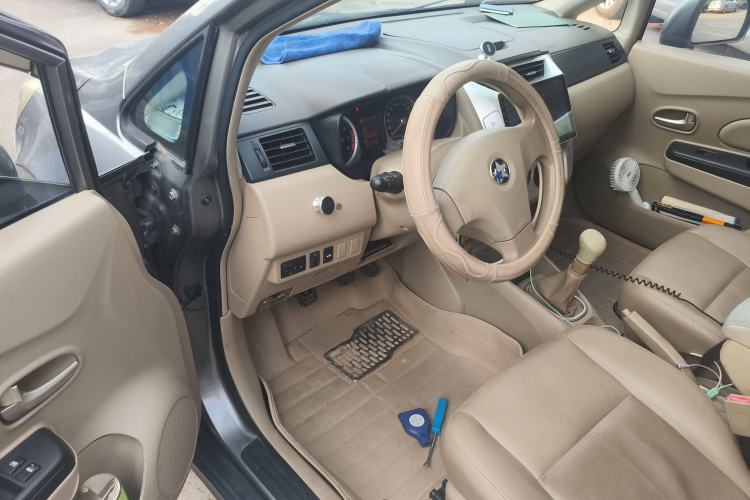 Used Venucia D50 2013 1.6L Manual Fashion Edition Driver Seat