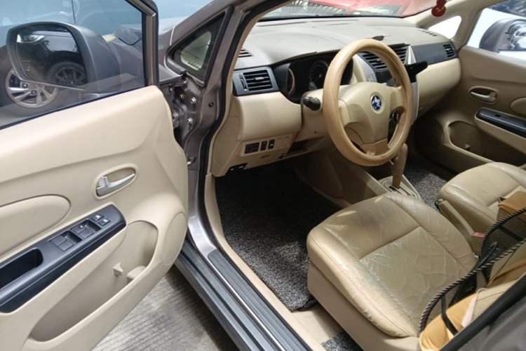 Used Venucia D50 2013 1.6L Automatic Fashion Edition Driver Seat