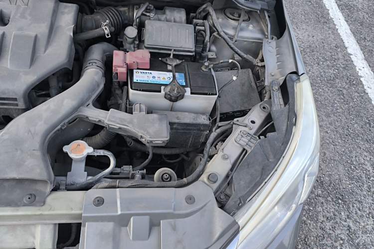 Used Venucia D50 2013 1.6L Manual Luxury Edition Engine Bay Left