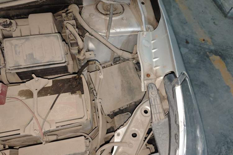Used Venucia D50 2013 1.6L Manual Luxury Edition Engine Bay Left