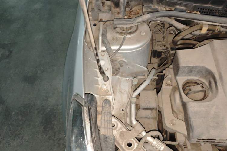 Used Venucia D50 2013 1.6L Manual Luxury Edition Engine Bay Right