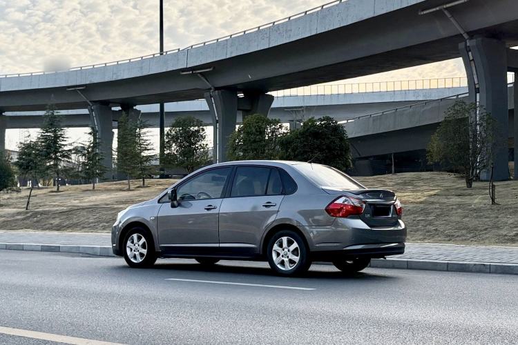 Used Venucia D50 2013 1.6L Automatic Luxury Edition Exterior 3