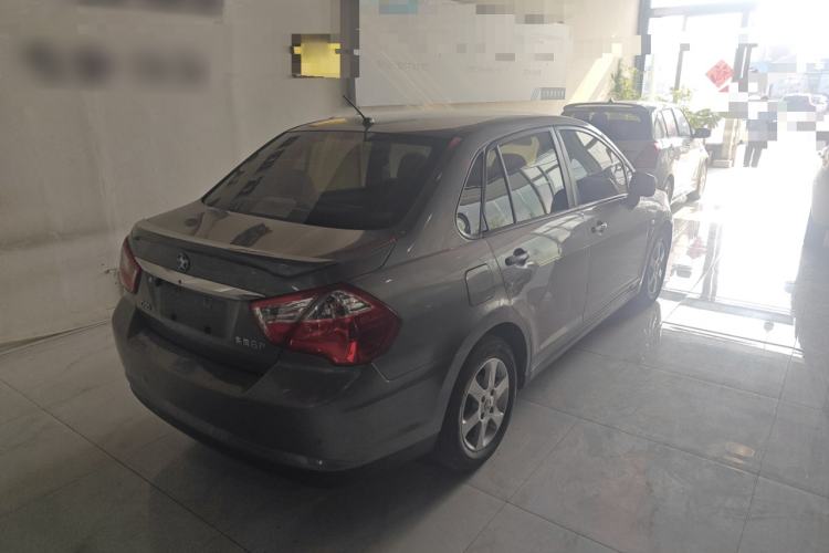 Used Venucia D50 2013 1.6L Automatic Luxury Edition Exterior 5