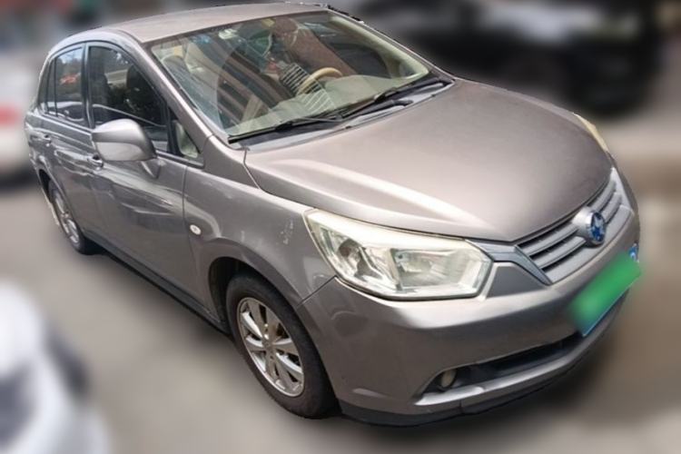 Used Venucia D50 2013 1.6L Automatic Fashion Edition Front Right 45 Deg