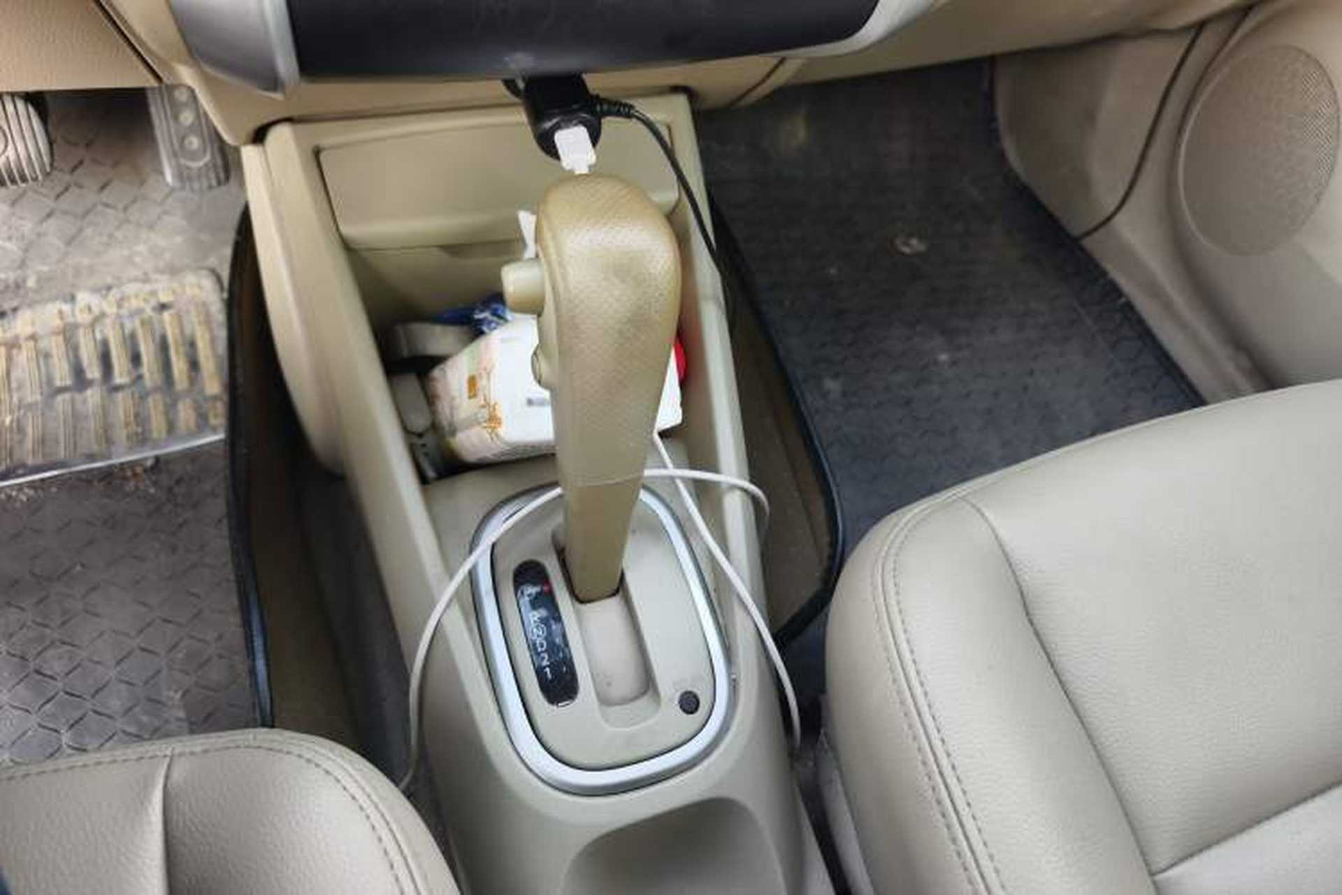 Used Venucia D50 2013 1.6L Automatic Luxury Edition Gear Lever