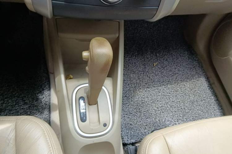 Used Venucia D50 2013 1.6L Automatic Fashion Edition Gear Lever
