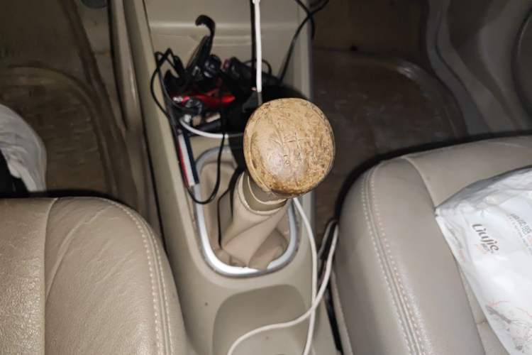 Used Venucia D50 2013 1.6L Manual Fashion Edition Gear Lever