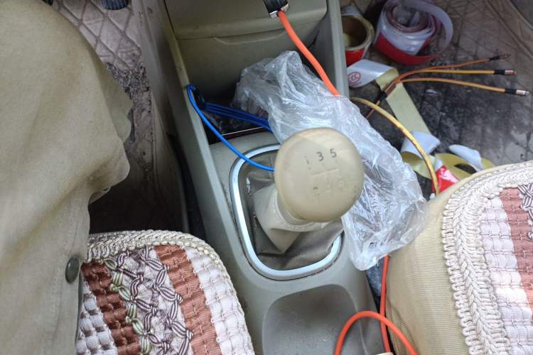 Used Venucia D50 2013 1.6L Manual Fashion Edition Gear Lever