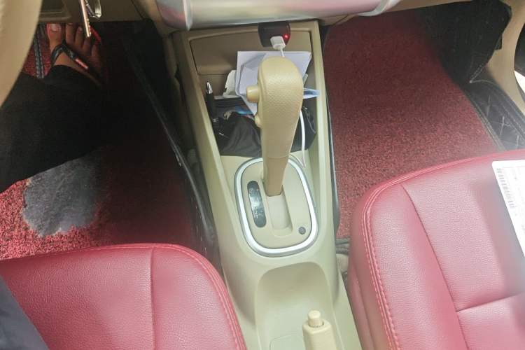Used Venucia D50 2013 1.6L Automatic Fashion Edition Gear Lever