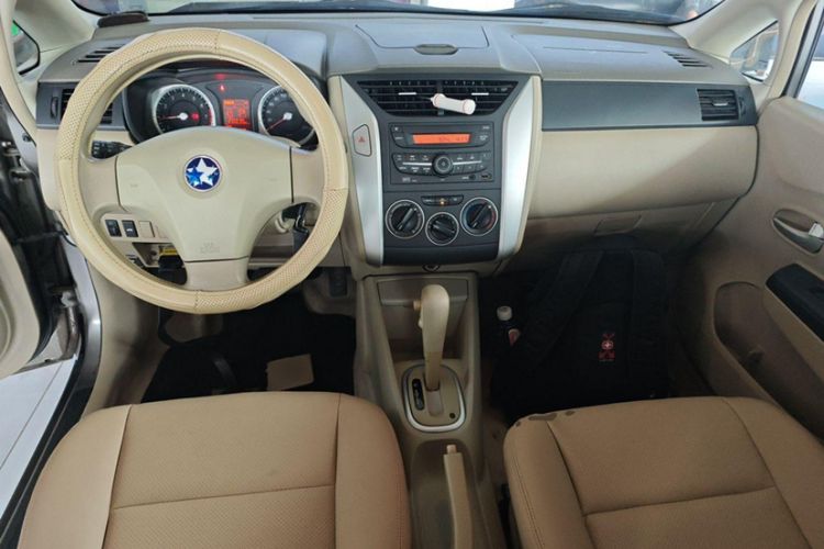 Used Venucia D50 2013 1.6L Automatic Fashion Edition Interior 1