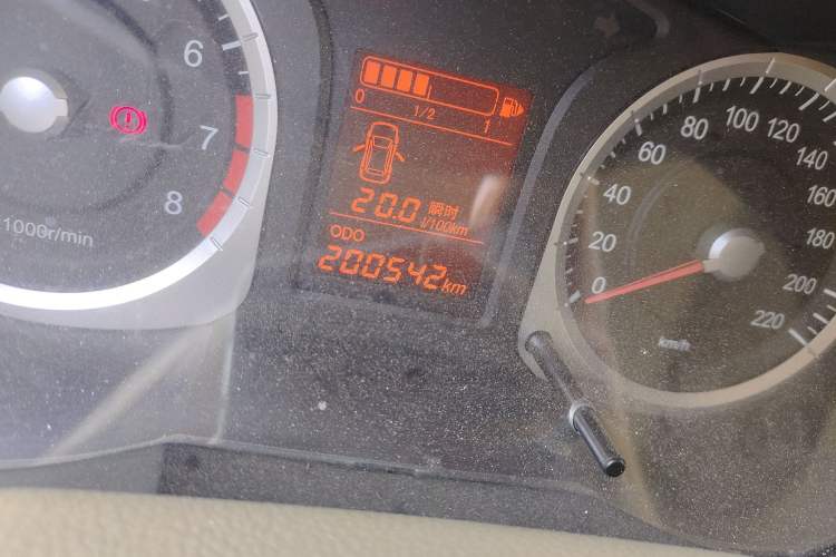Used Venucia D50 2013 1.6L Manual Fashion Edition Odometer Close Up
