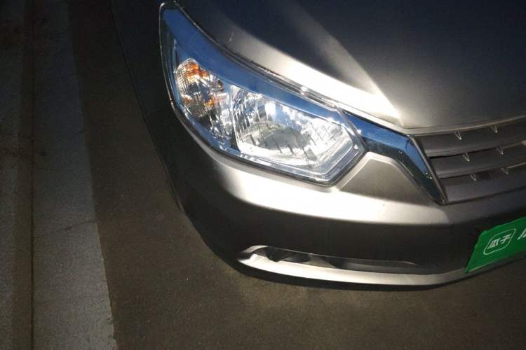 Used Venucia D50 2013 1.6L Manual Fashion Edition Right Front Headlight